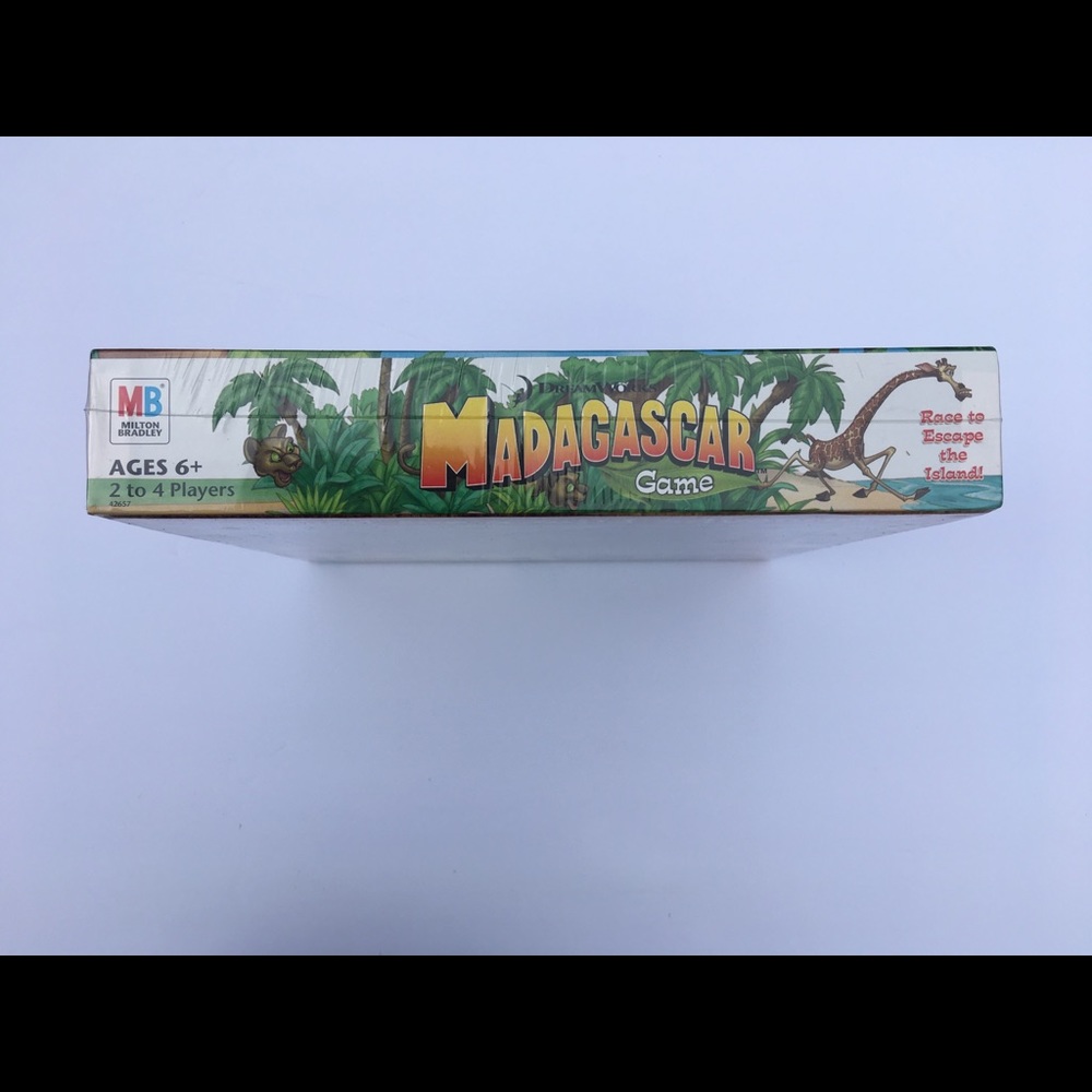 Madagascar Board Game Milton Bradley 2005 Race To Escape The Island New Sealed - Picture 5 of 6